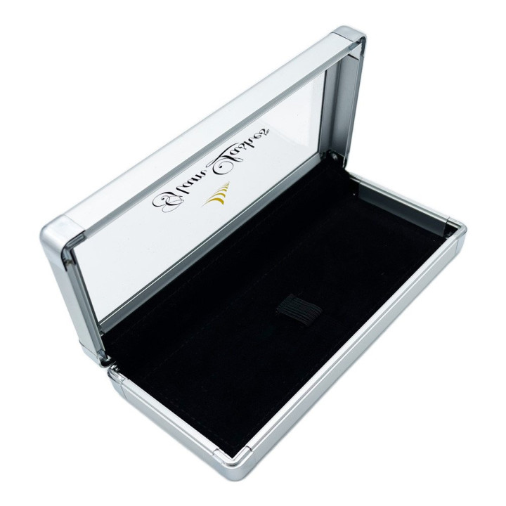 Storage box clips with eyelash extensions