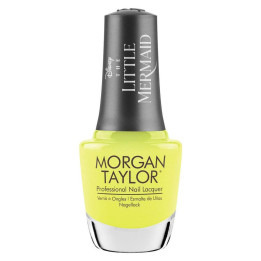 El barniz largo sostenido por Morgan Taylor nC-Beauty Pro.
