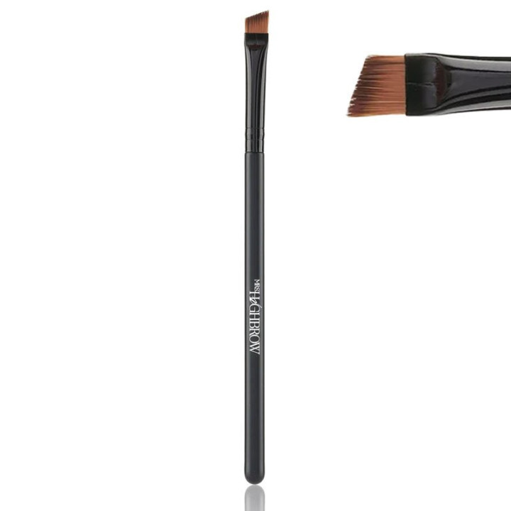 Impeccable eyebrows: The secret lies in this Angled Brow Brush brush!