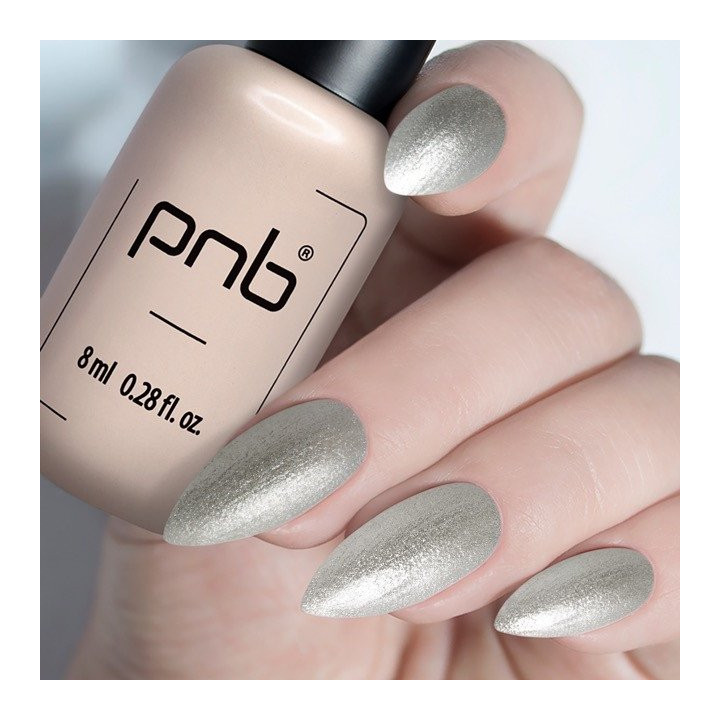 Verniz semipermanente PNB Kindness - Brilho prateado para uma manicure divina